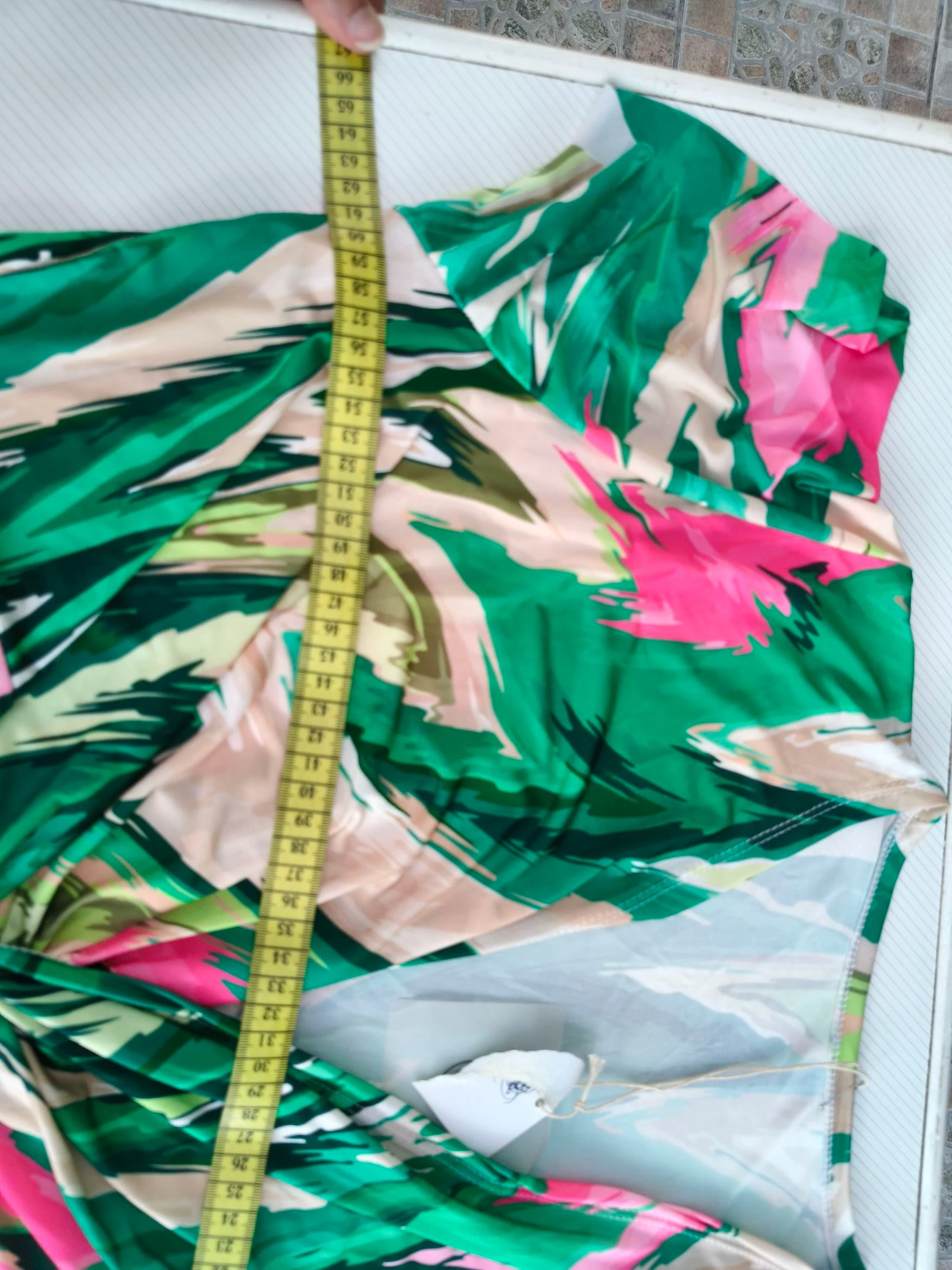 Gefluide bedrukte blouse met knoop aan de voorkant – photo 7